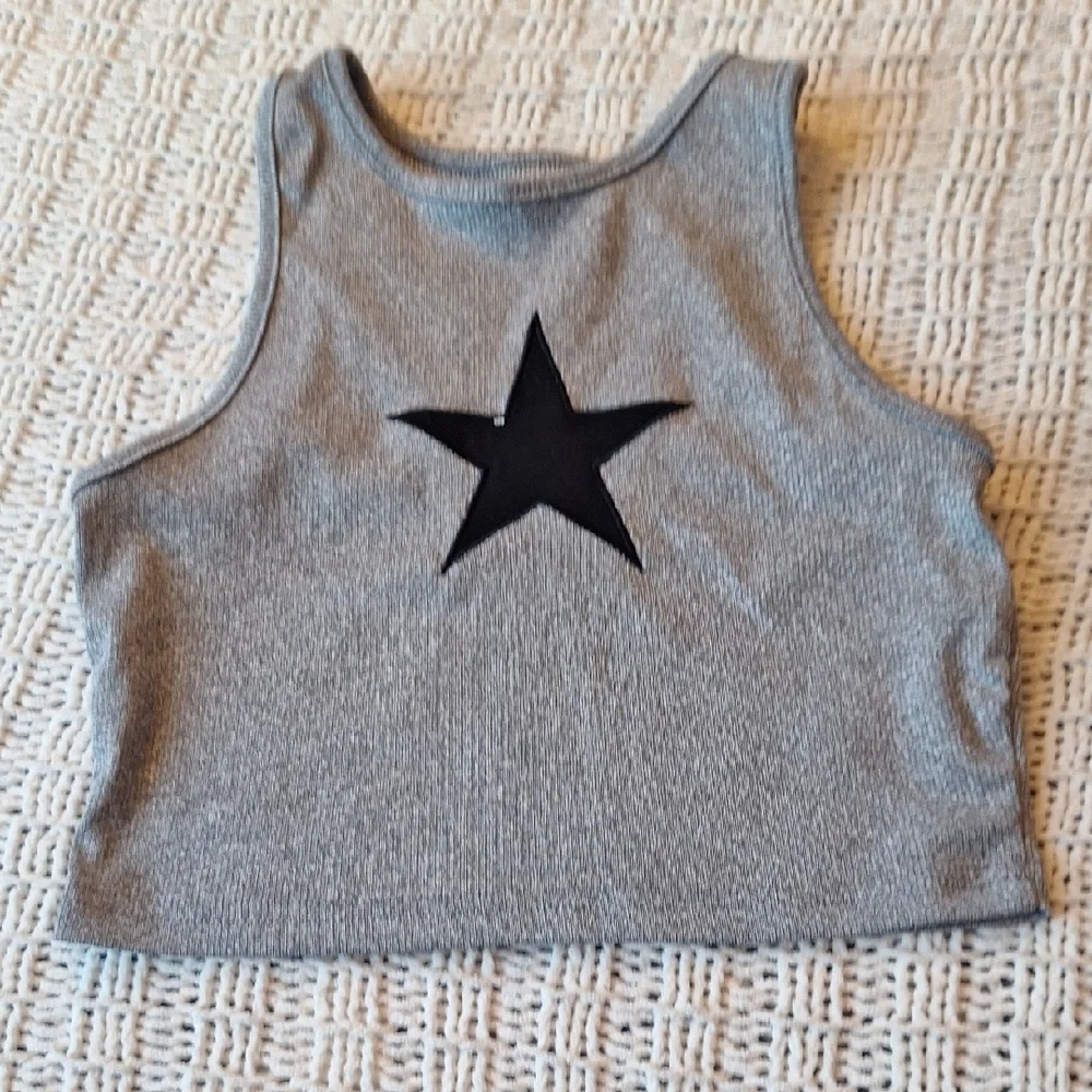 Source Unknown Star Cropped Tank Tops - Gray and Black Size M - Picture 3 of 6
